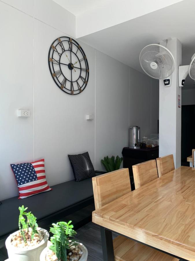 Youniverse Homestay Чиангмай Экстерьер фото